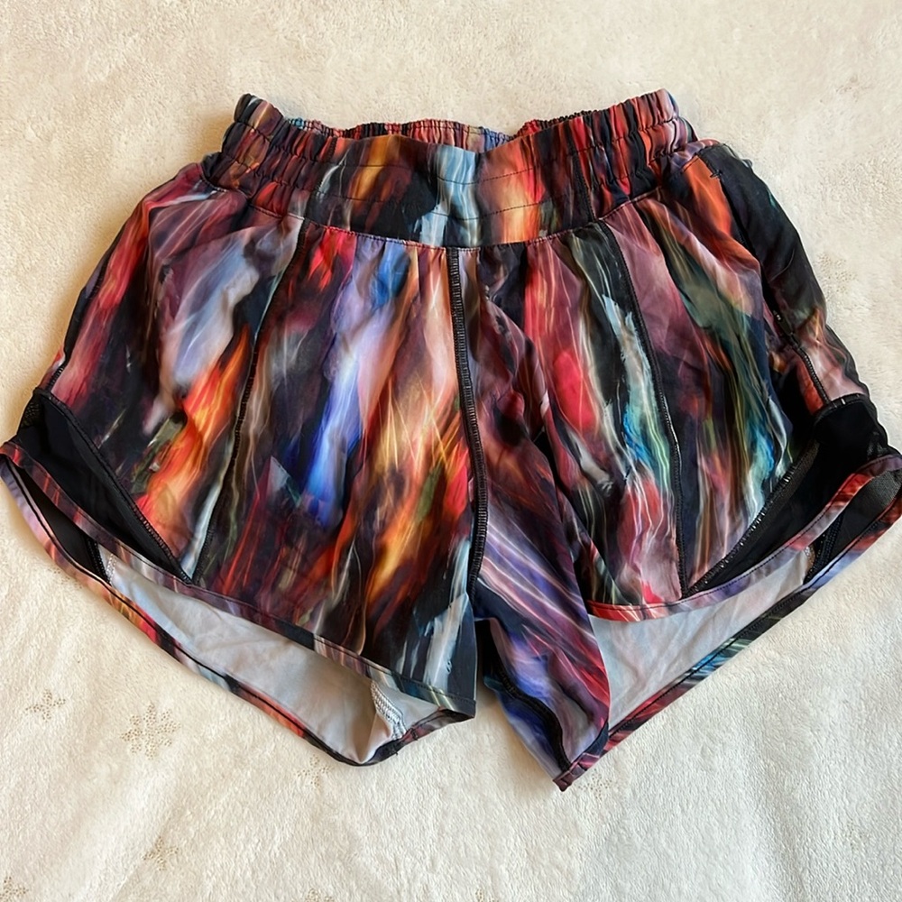 Lululemon Hotty Hot 2.5” Shorts